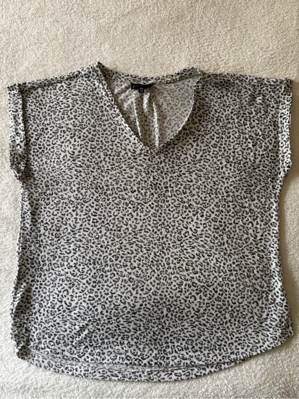 bobeau White and Gray Leopard Print V-Neck Tunic - Picture 6 of 14